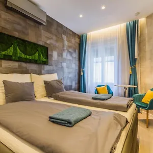  Apartment Chain Bridge Studio