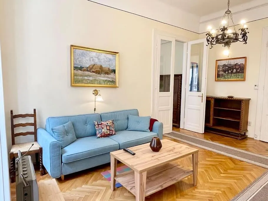 Bank5 Central Apartment Budapest 0*,